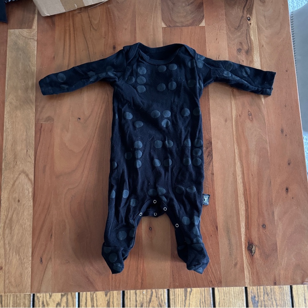 Nununu braille black Polka Dot Kids baby One Piece footie jumper EUC
